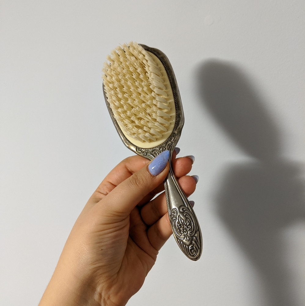 Vintage silver hair brush - Picture 3 of 3